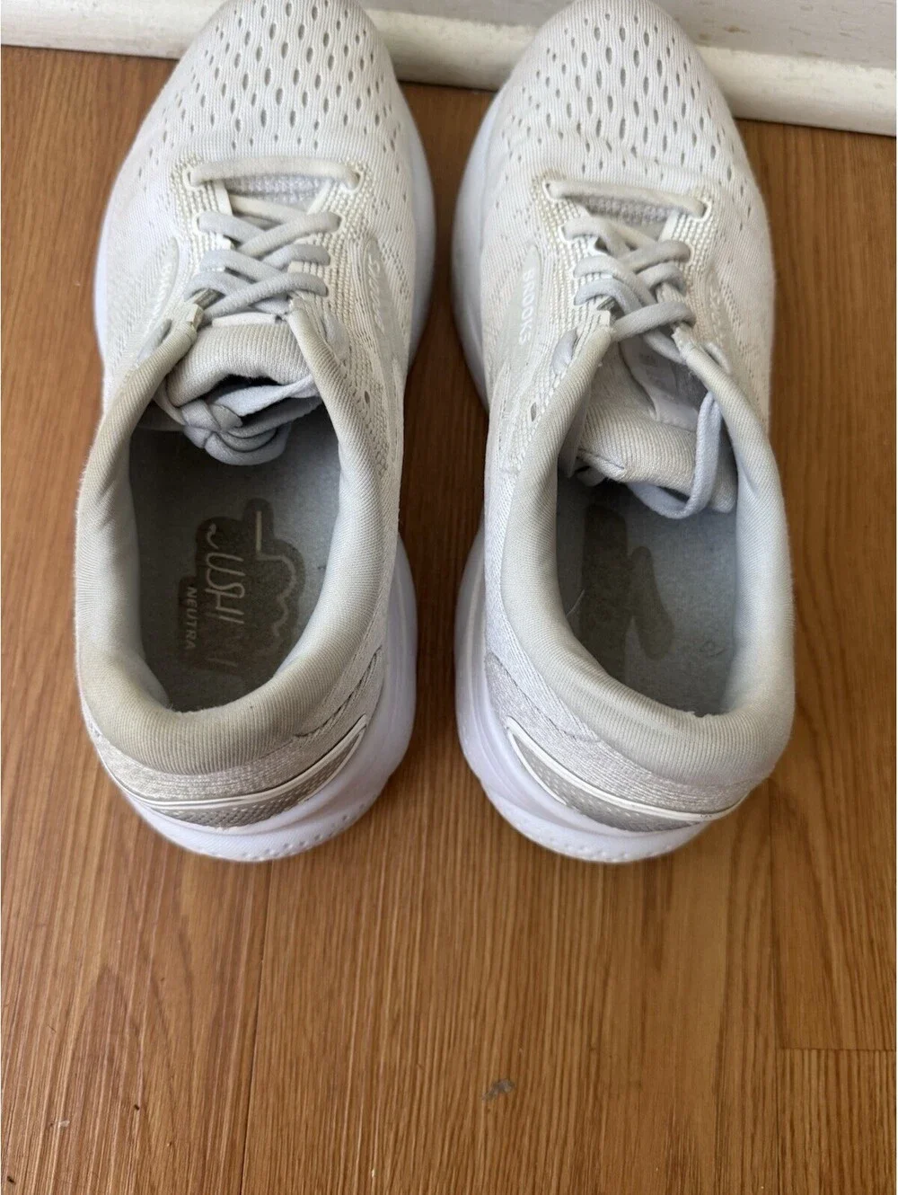 Brooks Ghost 16 Shoes Women 7.5 White Grey Running Comfort Trainer Sneakers